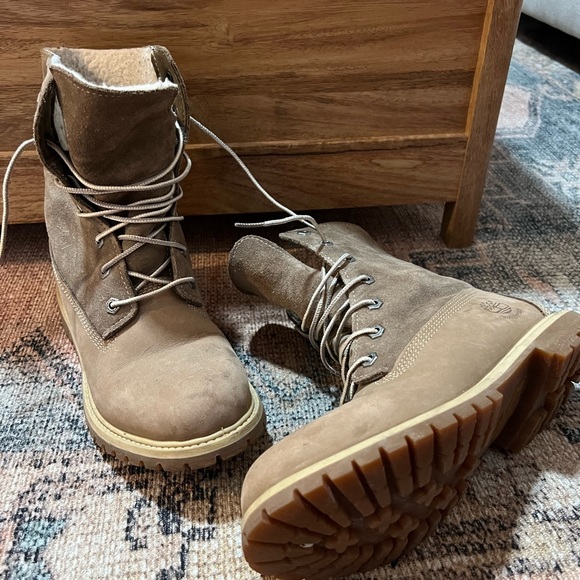 Timberland Women’s Sherpa Boots - Picture 2 of 5